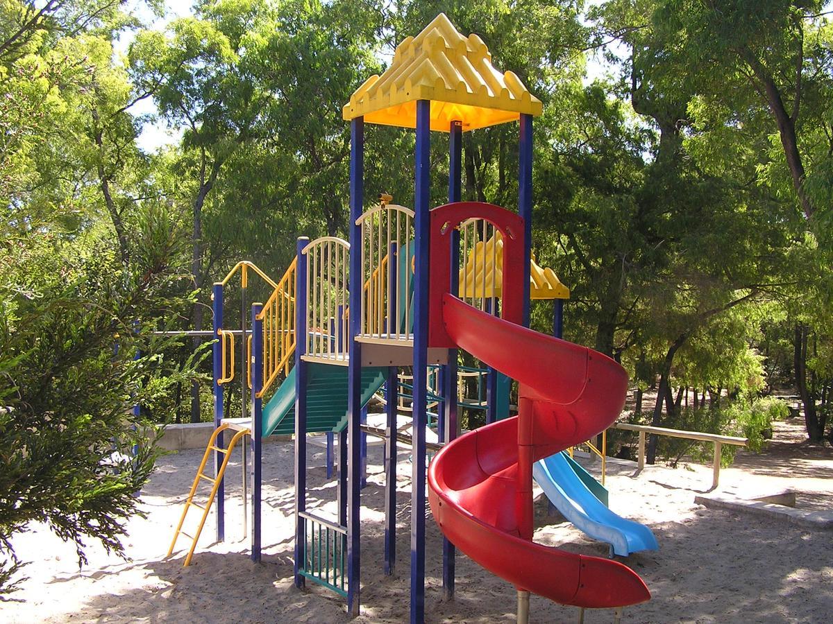 Coalmine Beach Holiday Park Уолпол Екстериор снимка